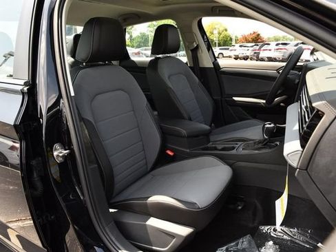 New 2026 Volkswagen Jetta SE FWD image 21