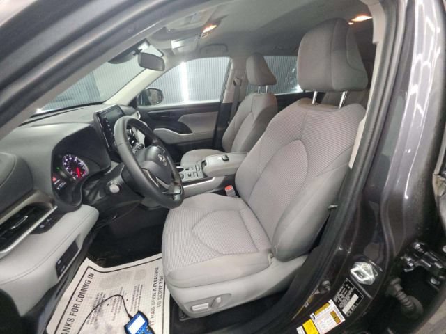 Used 2022 Toyota Highlander LE AWD/4WD image 5