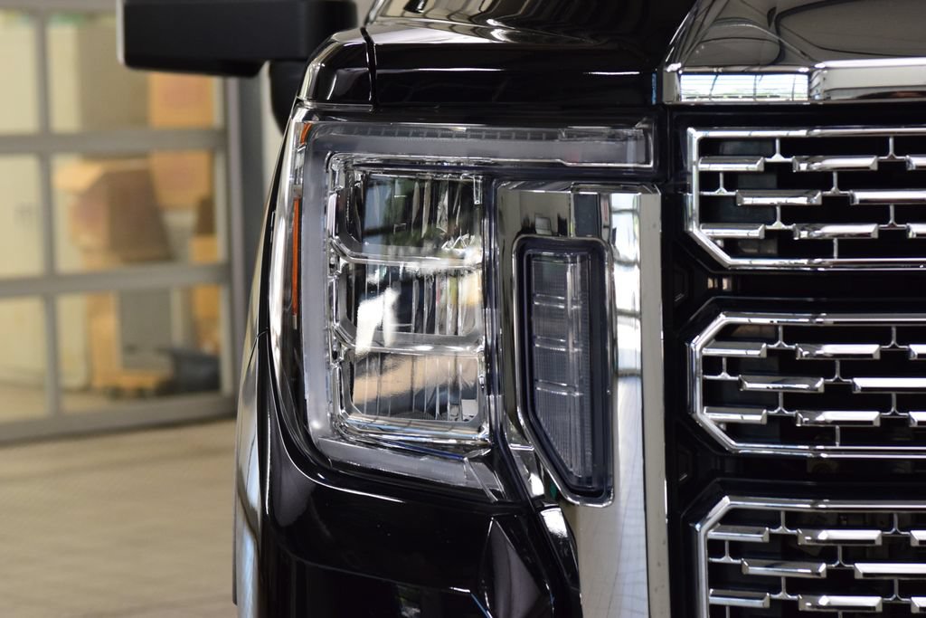 Used 2023 GMC Sierra 3500 Denali AWD/4WD image 12