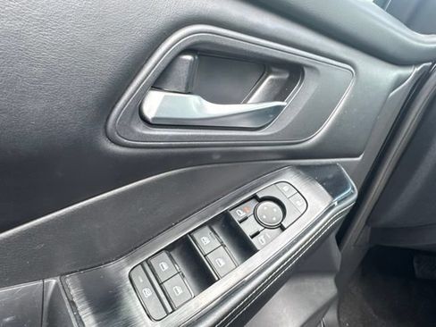Used 2025 Nissan Rogue SV FWD image 12