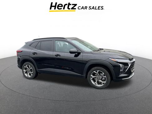 Used 2025 Chevrolet Trax LT w/ LT Convenience Package image 1