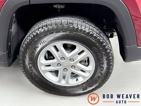 Used 2024 Jeep Grand Cherokee Laredo w/ Luxury Tech Group I image 32