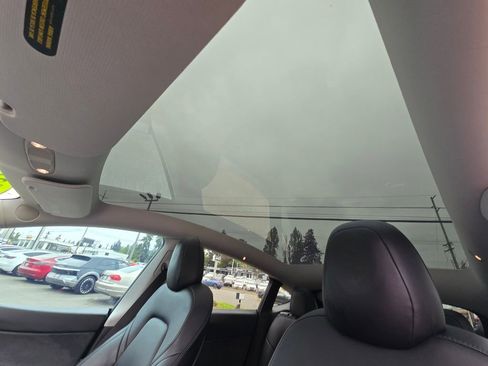 Used 2021 Tesla Model Y Long Range AWD/4WD image 23