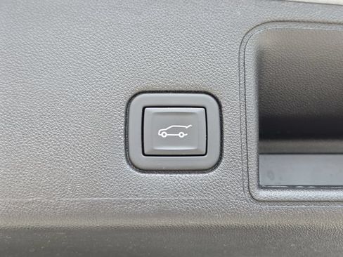 Used 2024 GMC Terrain SLT FWD image 12