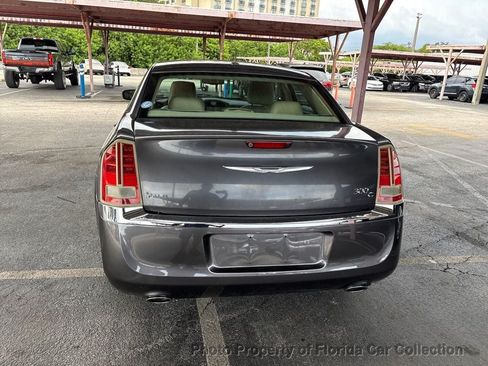 Used 2013 Chrysler 300 C RWD image 6