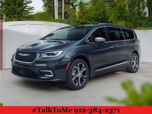 Used 2021 Chrysler Pacifica Touring FWD image 1