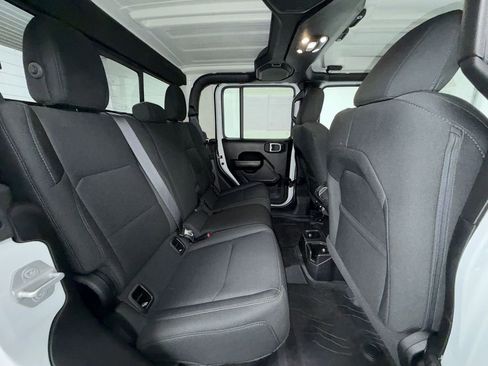 Used 2021 Jeep Gladiator Sport image 6