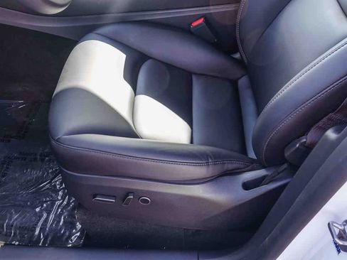 Used 2025 Tesla Model Y Long Range image 19