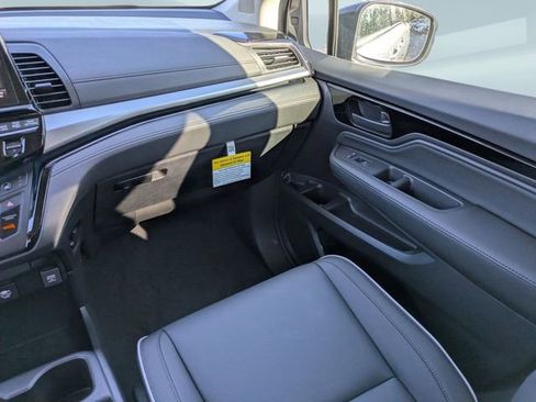 New 2026 Honda Odyssey Touring image 17