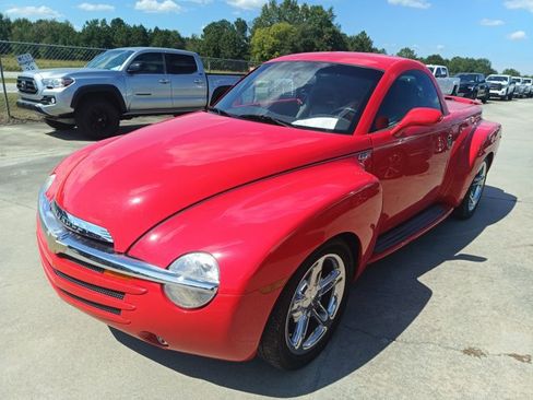 Used 2004 Chevrolet SSR w/ Preferred Equipment Group image 14