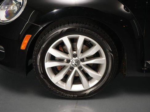 Used 2013 Volkswagen Beetle TDI FWD image 22