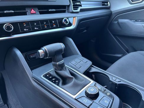 Used 2025 Kia Sportage LX image 40