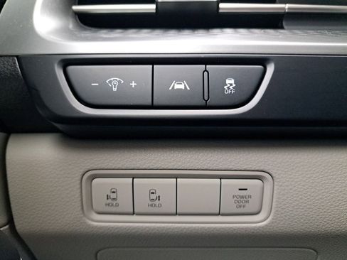 Used 2024 Kia Carnival LX image 26