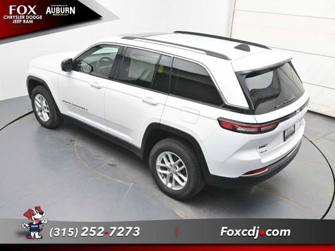 Used 2023 Jeep Grand Cherokee Laredo w/ Luxury Tech Group I image 24