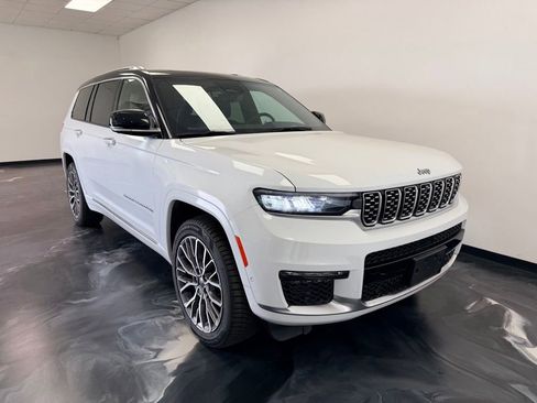 Used 2023 Jeep Grand Cherokee L Summit AWD/4WD image 18