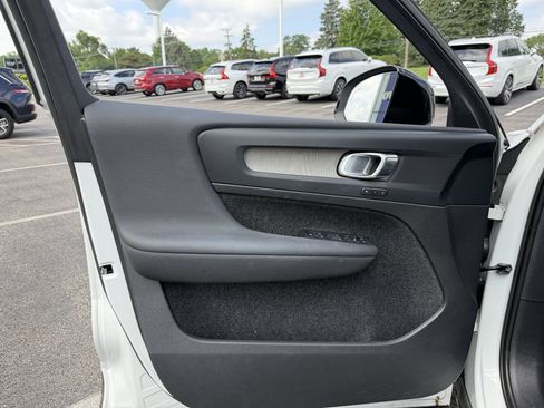 Used 2023 Volvo XC40 B5 Plus w/ Protection Package Premier AWD/4WD image 7