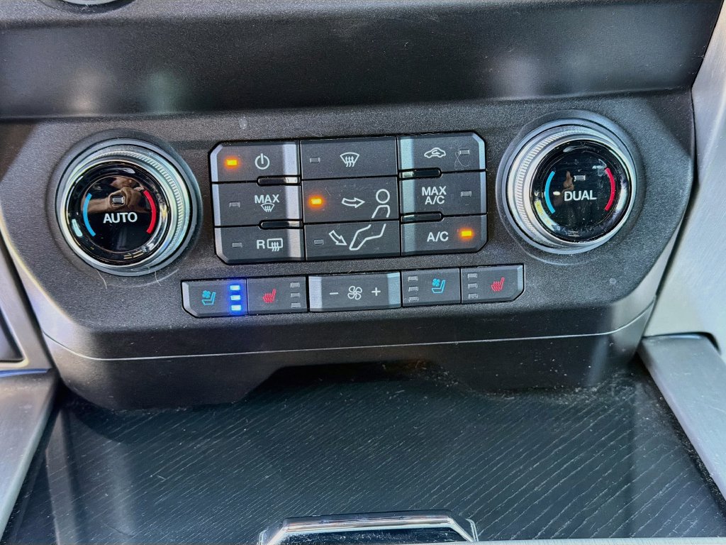 Used 2021 Ford F350 Platinum w/ Tremor Off-Road Package AWD/4WD image 18
