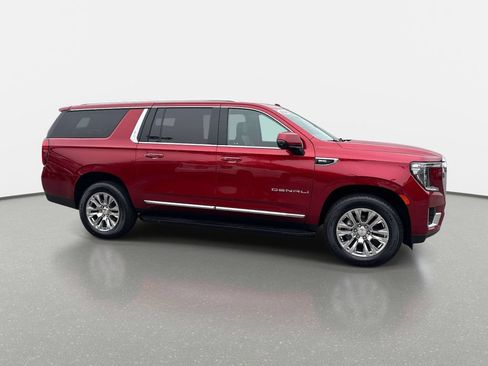 Used 2023 GMC Yukon XL Denali AWD/4WD image 2