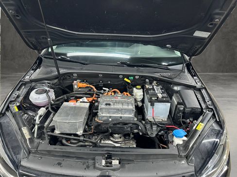 Used 2019 Volkswagen e-Golf SE w/ Driver Assistance Package image 9