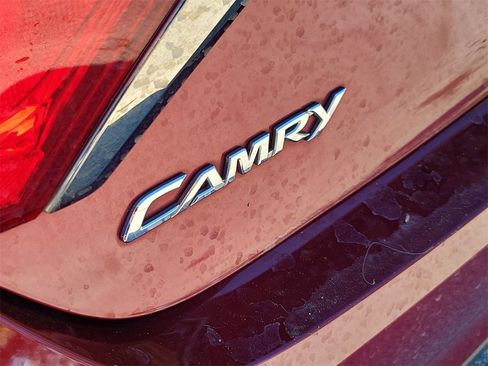 Used 2017 Toyota Camry SE image 6