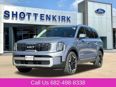 Used 2025 Kia Telluride EX w/ EX Captain's Chair Package FWD image 3