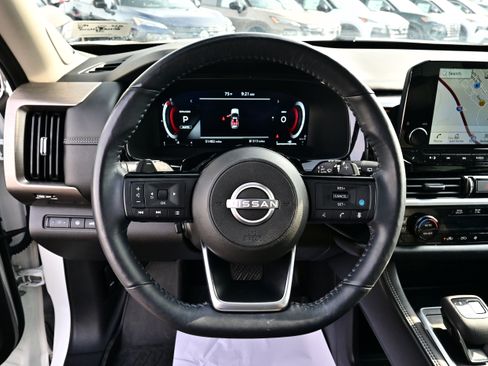 Certified 2024 Nissan Pathfinder Platinum AWD/4WD image 18