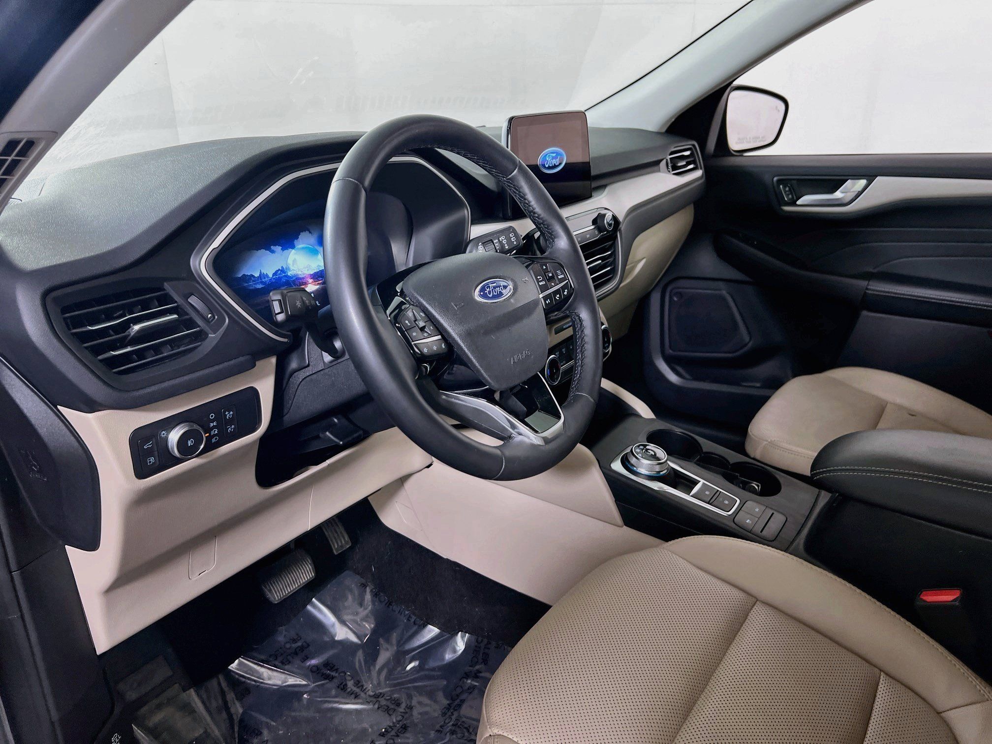 Used 2022 Ford Escape SEL w/ Technology Package FWD image 9