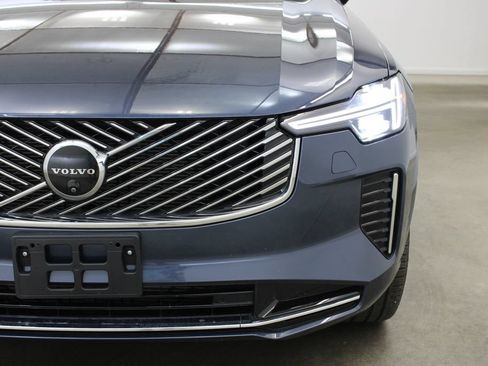 Certified 2025 Volvo XC90 B6 Plus AWD/4WD image 8