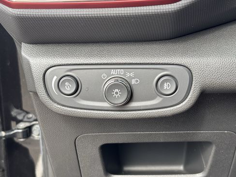 Used 2022 Chevrolet TrailBlazer RS w/ Technology Package FWD image 30
