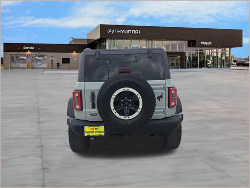 Used 2023 Ford Bronco Badlands image 10