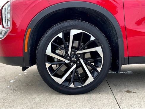 Used 2023 Mitsubishi Outlander SE image 10