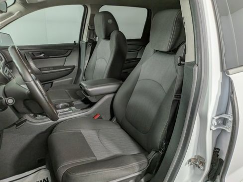 Used 2017 Chevrolet Traverse LT image 11
