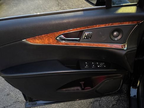 Used 2020 Lincoln Nautilus Reserve w/ Cargo Utility Package image 11