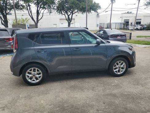 Used 2024 Kia Soul LX w/ Option Group 015 FWD image 7