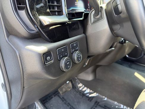 Used 2025 Chevrolet Silverado 2500 LT w/ Convenience Package AWD/4WD image 28