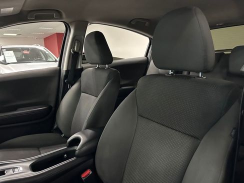 Used 2019 Honda HR-V LX image 16