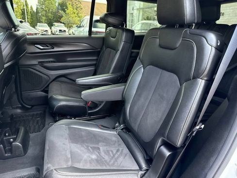 Used 2023 Jeep Grand Cherokee L Laredo AWD/4WD image 11
