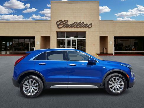 Used 2023 Cadillac XT4 Premium Luxury image 2