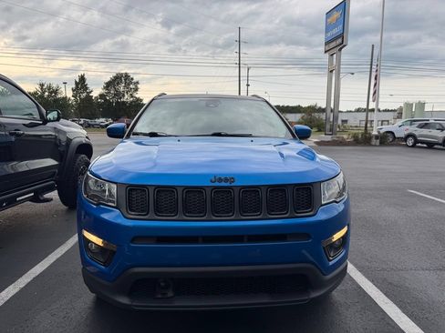 Used 2021 Jeep Compass Latitude w/ Sun and Sound Group AWD/4WD image 2