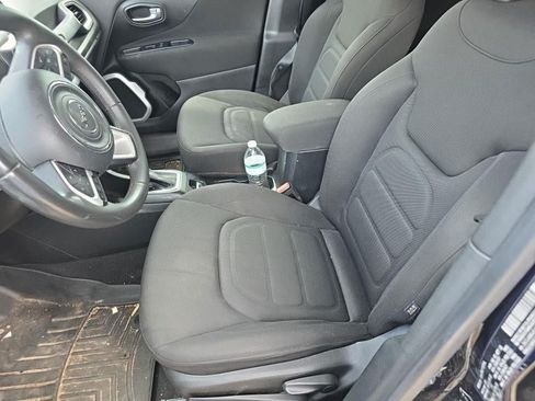 Used 2018 Jeep Renegade Latitude FWD image 6