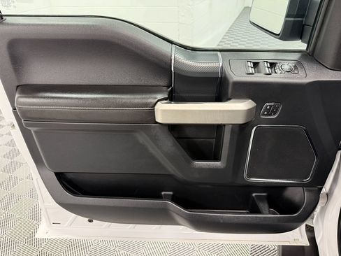 Used 2019 Ford F150 Lariat w/ Equipment Group 502A Luxury AWD/4WD image 9