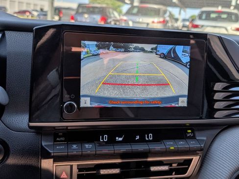 Used 2025 Toyota Camry SE FWD image 7