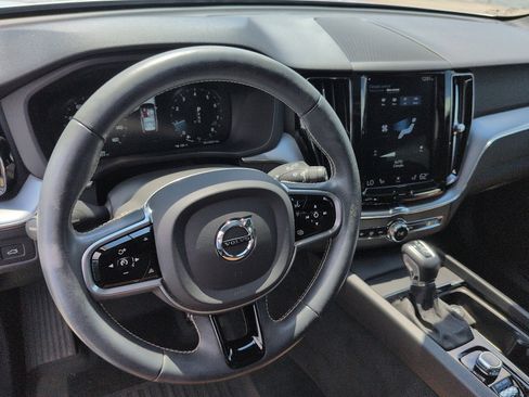 Used 2020 Volvo XC60 T5 Momentum w/ Protection Package Premier AWD/4WD image 9