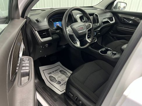 Used 2023 GMC Terrain SLE w/ Driver Convenience Package image 2