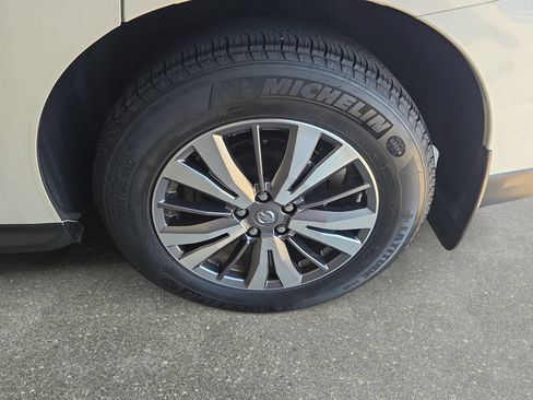 Used 2018 Nissan Pathfinder SL FWD image 31