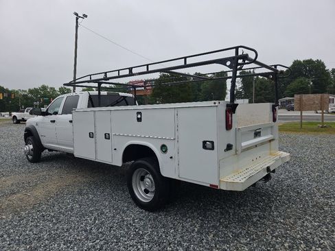Used 2022 RAM 5500 Tradesman w/ Chrome Appearance Group AWD/4WD image 3