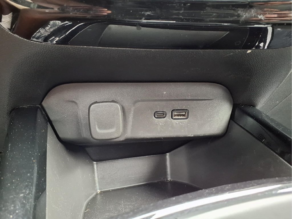 Used 2025 Chevrolet Trax RS FWD image 13