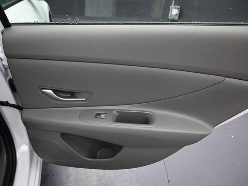 Used 2025 Hyundai Elantra Sport FWD image 23