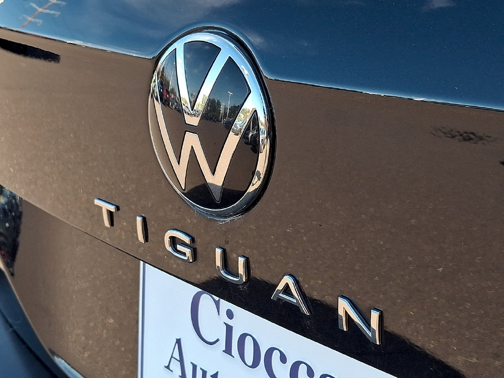 Used 2023 Volkswagen Tiguan SE AWD/4WD image 31