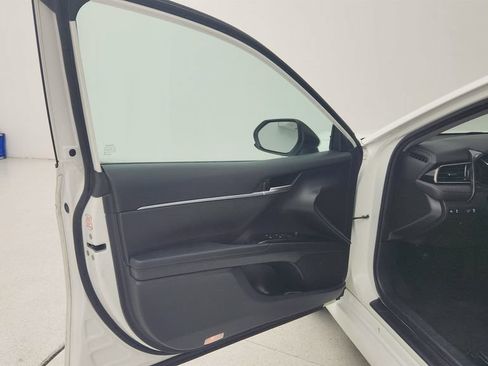 Used 2019 Toyota Camry LE FWD image 15